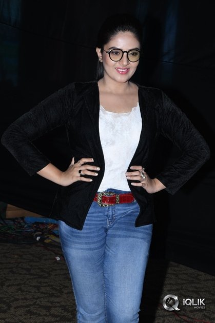 Sree-Mukhi-At-Mahanubhavudu-Movie-Pre-Release-Function